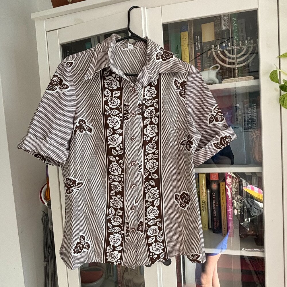 Vintage 1960's Italian Women's Button Down Short Sleeve Shirt M